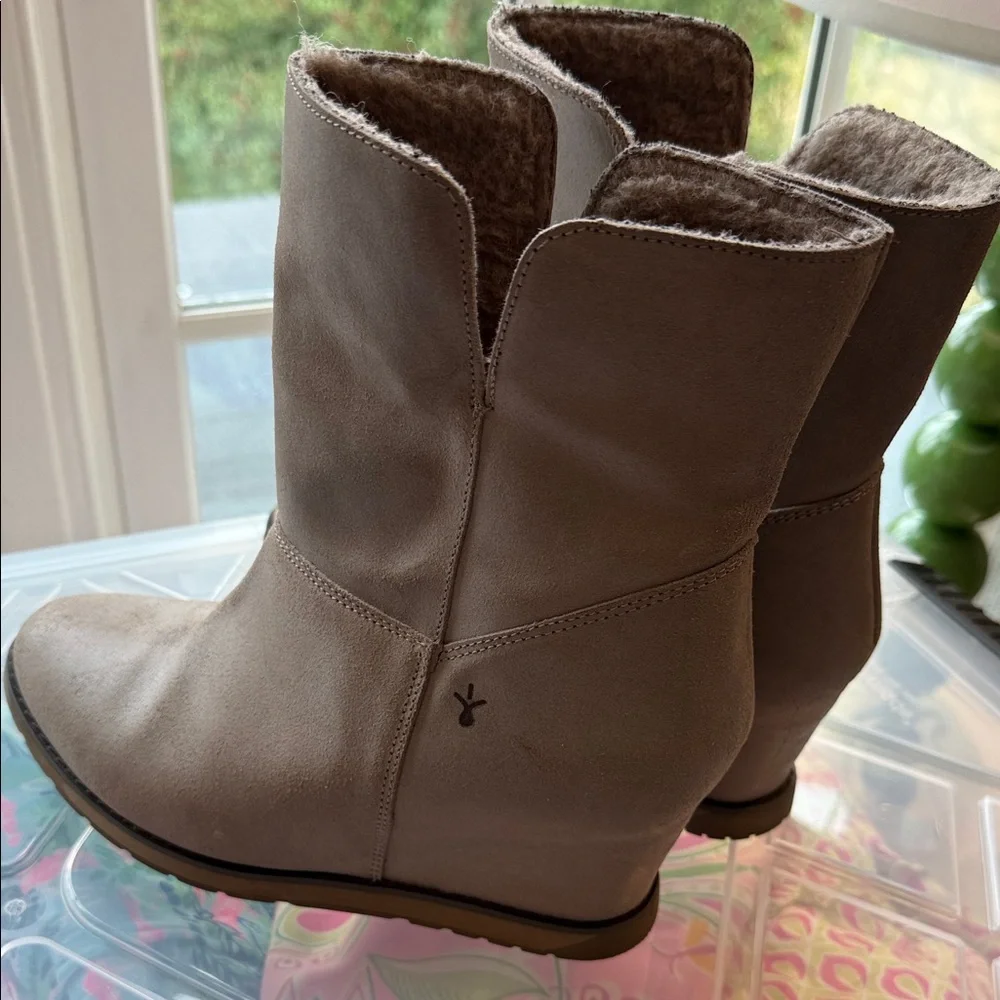 Emu Australia (Ugg) Emerald Tan Suede Wedge Merino Wool Lined Ankle Boots 9